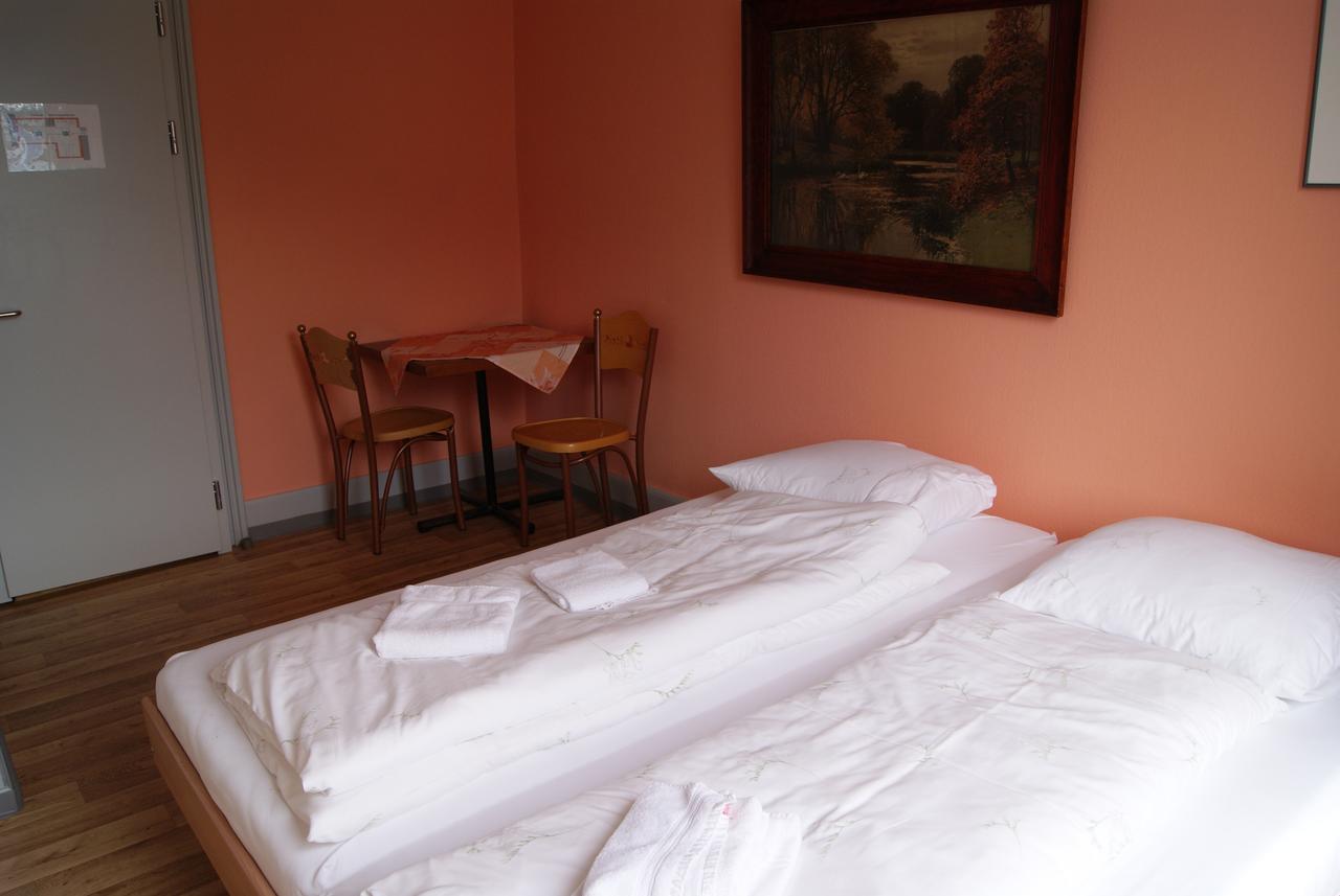 Hotel Schlosspintli Spiez Bagian luar foto